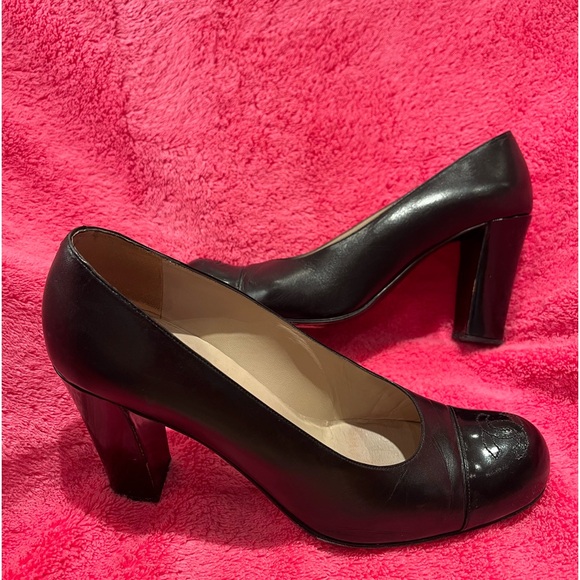 Vintage Chanel heels - Picture 3 of 4